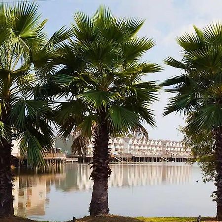 ☆Live On The Water! Lake Palmetto Palm W/ Patio - 10Min To Downtown & Beaches☆ ชาร์ลสตัน ภายนอก รูปภาพ