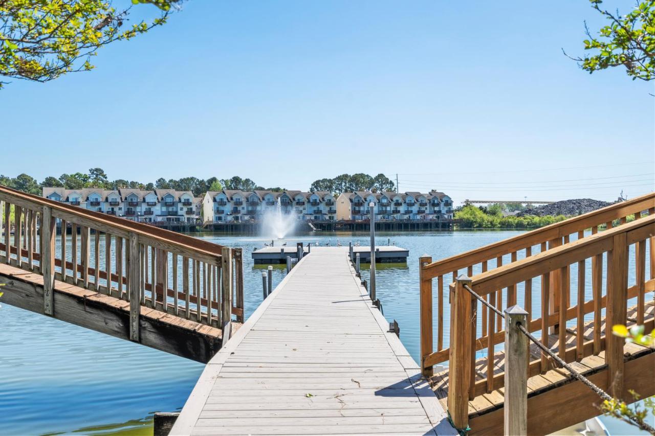 ☆Live On The Water! Lake Palmetto Palm W/ Patio - 10Min To Downtown & Beaches☆ ชาร์ลสตัน ภายนอก รูปภาพ