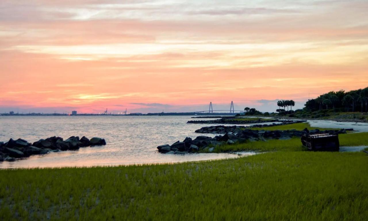 ☆Live On The Water! Lake Palmetto Palm W/ Patio - 10Min To Downtown & Beaches☆ ชาร์ลสตัน ภายนอก รูปภาพ