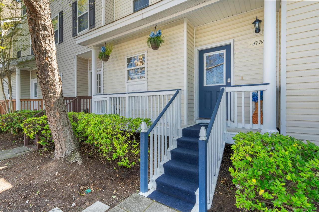 ☆Live On The Water! Lake Palmetto Palm W/ Patio - 10Min To Downtown & Beaches☆ ชาร์ลสตัน ภายนอก รูปภาพ