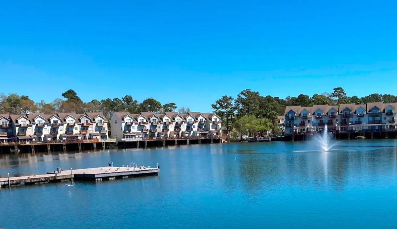 ☆Live On The Water! Lake Palmetto Palm W/ Patio - 10Min To Downtown & Beaches☆ ชาร์ลสตัน ภายนอก รูปภาพ