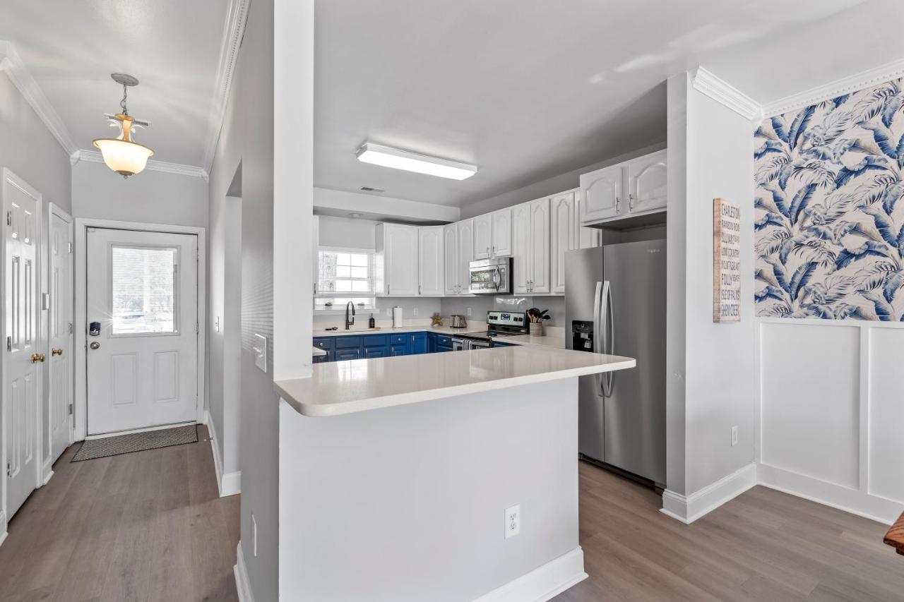 ☆Live On The Water! Lake Palmetto Palm W/ Patio - 10Min To Downtown & Beaches☆ ชาร์ลสตัน ภายนอก รูปภาพ