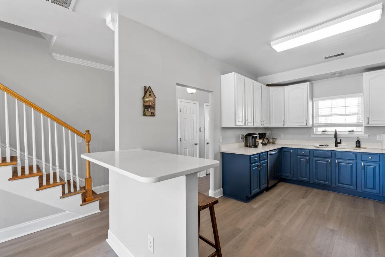 ☆Live On The Water! Lake Palmetto Palm W/ Patio - 10Min To Downtown & Beaches☆ ชาร์ลสตัน ภายนอก รูปภาพ