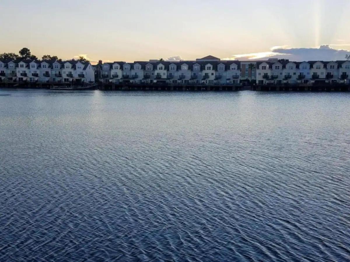 ☆Live On The Water! Lake Palmetto Palm W/ Patio - 10Min To Downtown & Beaches☆ ชาร์ลสตัน ภายนอก รูปภาพ