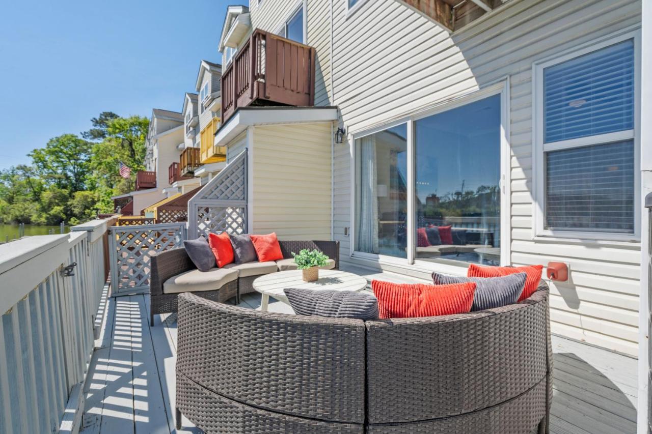 ☆Live On The Water! Lake Palmetto Palm W/ Patio - 10Min To Downtown & Beaches☆ ชาร์ลสตัน ภายนอก รูปภาพ