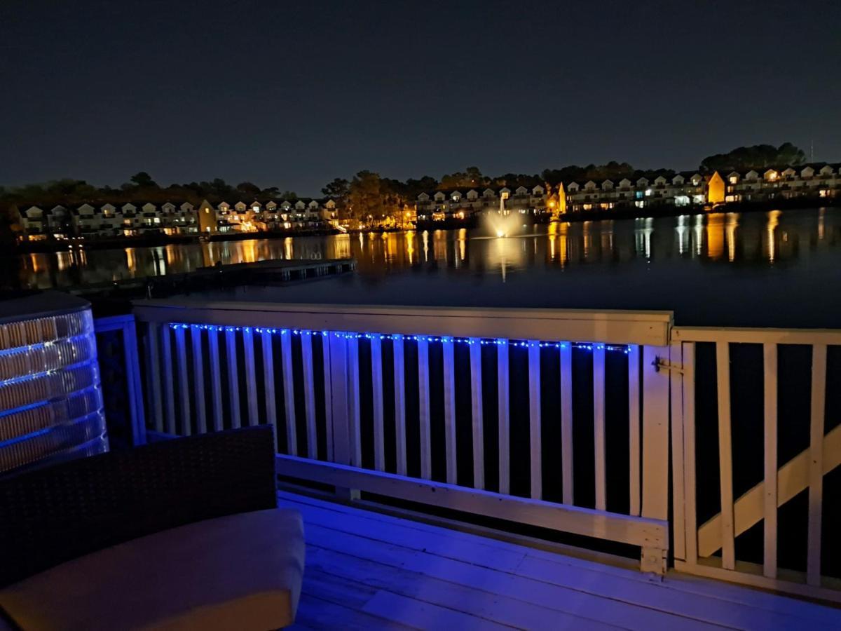 ☆Live On The Water! Lake Palmetto Palm W/ Patio - 10Min To Downtown & Beaches☆ ชาร์ลสตัน ภายนอก รูปภาพ