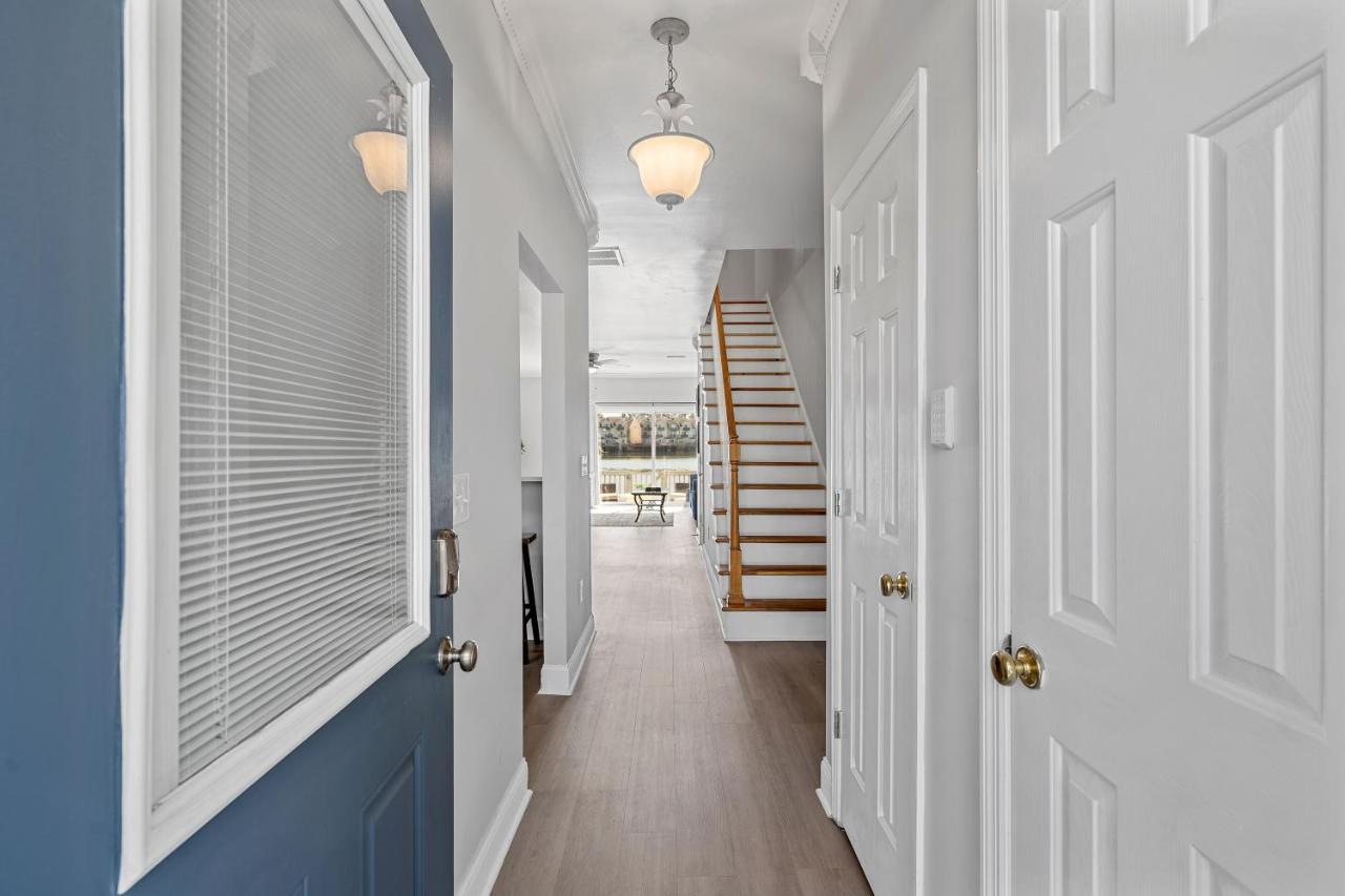 ☆Live On The Water! Lake Palmetto Palm W/ Patio - 10Min To Downtown & Beaches☆ ชาร์ลสตัน ภายนอก รูปภาพ