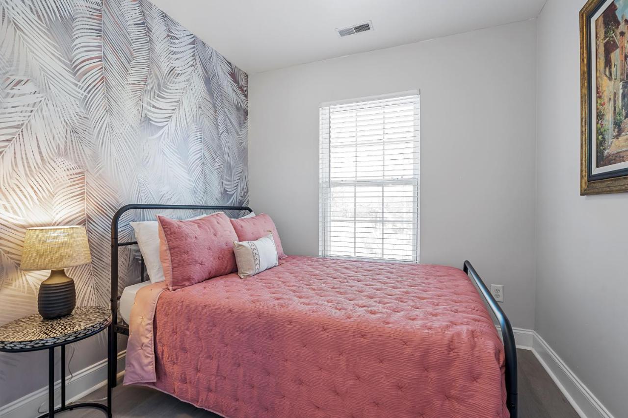 ☆Live On The Water! Lake Palmetto Palm W/ Patio - 10Min To Downtown & Beaches☆ ชาร์ลสตัน ภายนอก รูปภาพ